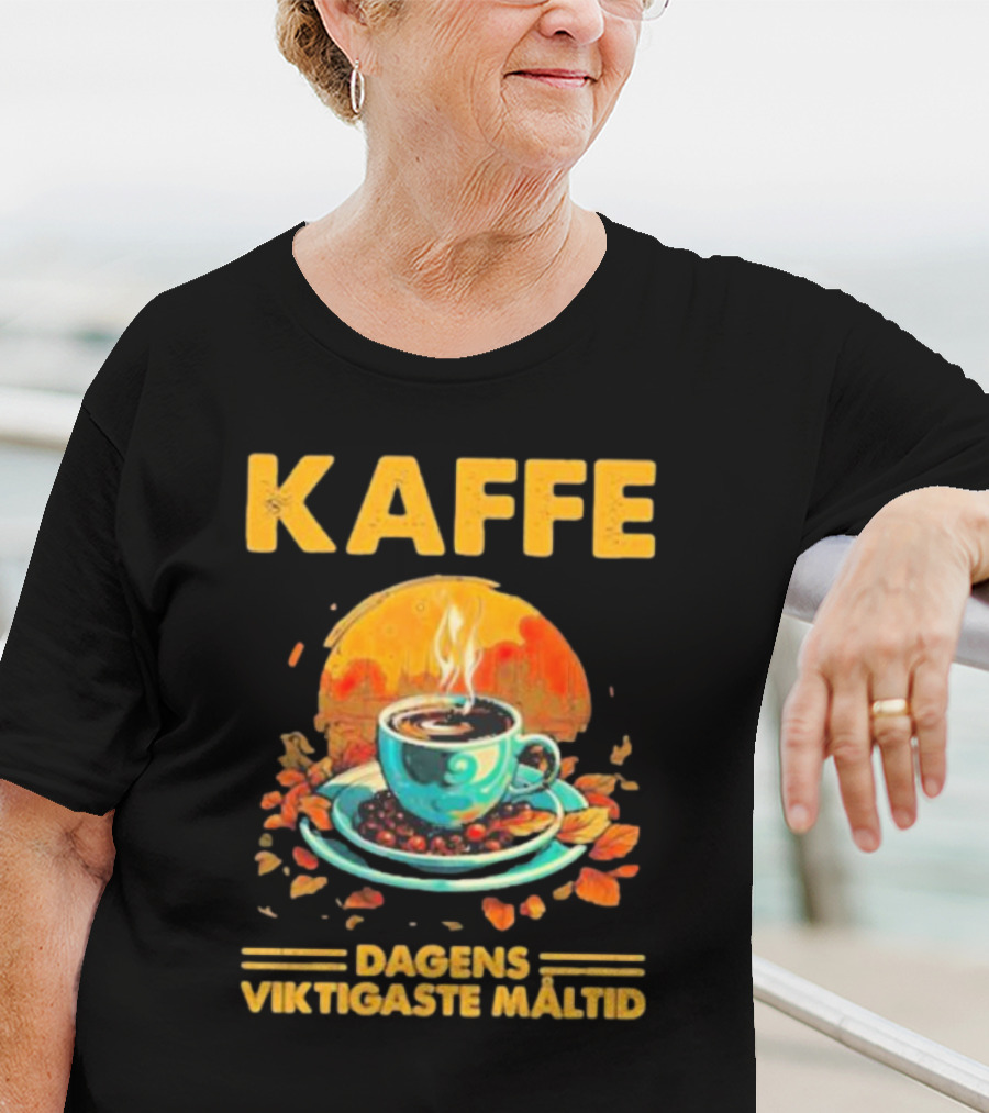 KAFFE Dagens Viktigaste Maltid Coffee Autumn Cup Leaves T-Shirt