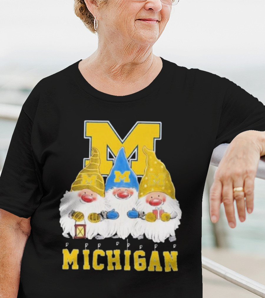 Michigan Wolverines Gnomes Merry Christmas T-Shirt