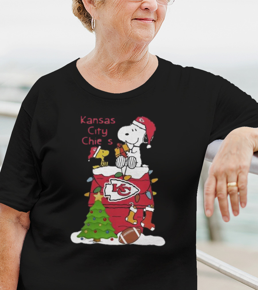 Kansas City Chiefs Christmas Snoopy And Woodstock Santa Scene T-Shirt