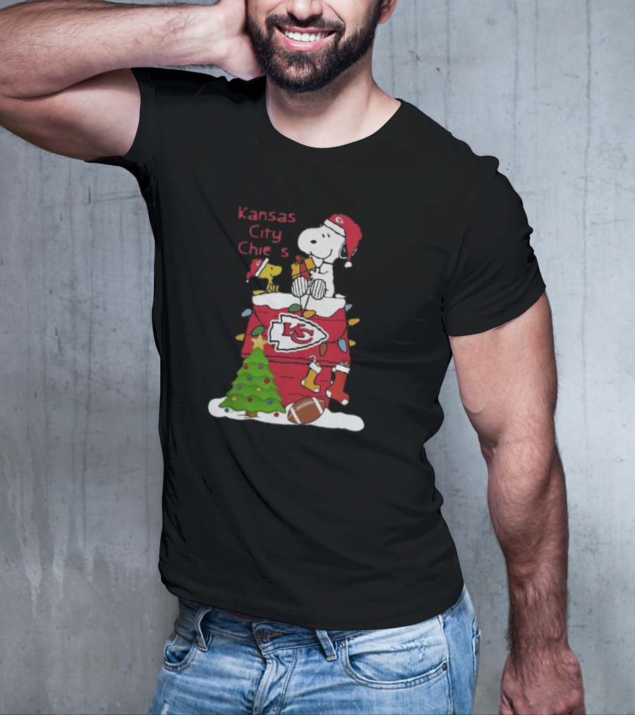 Kansas City Chiefs Christmas Snoopy And Woodstock Santa Scene T-Shirt