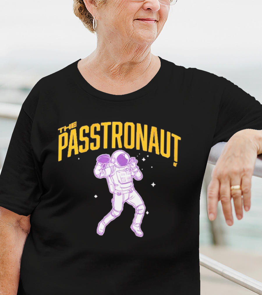 The Passtronaut Minnesota Football Astronaut Throwing Football T-Shirt