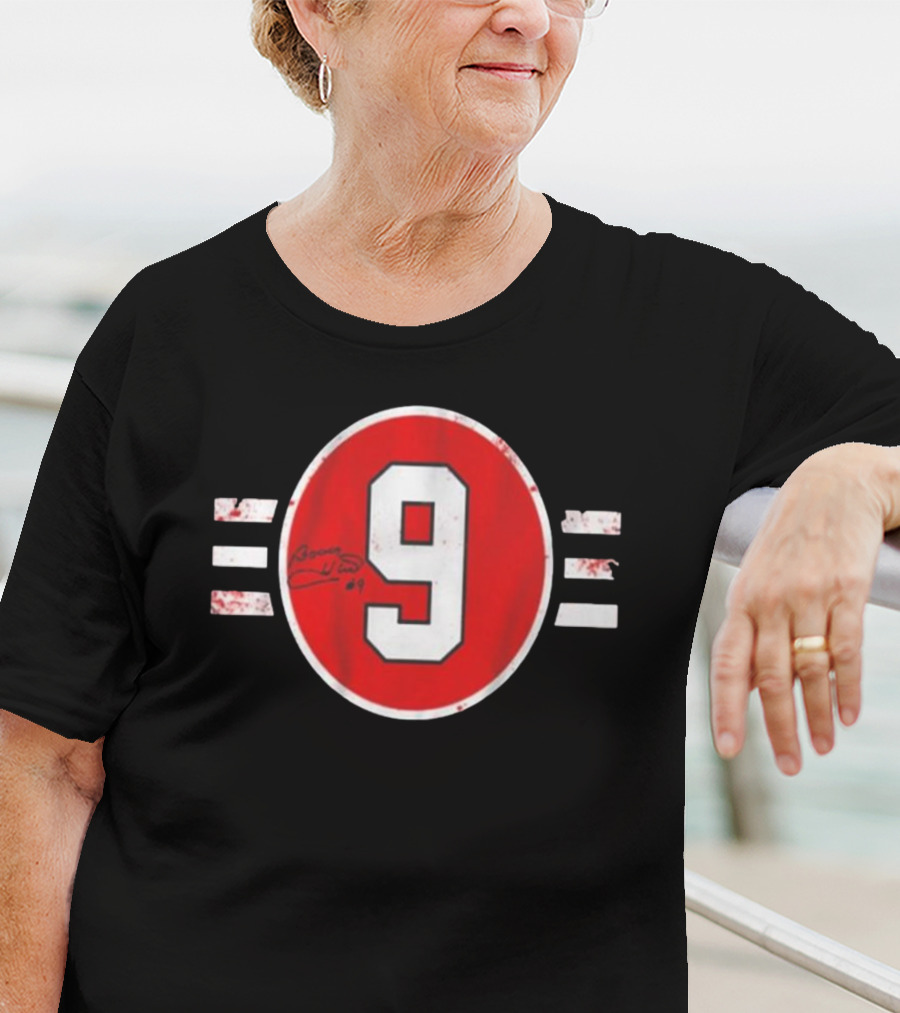 Chicago Blackhawks Bobby Hull Signed Number 9 T-Shirt