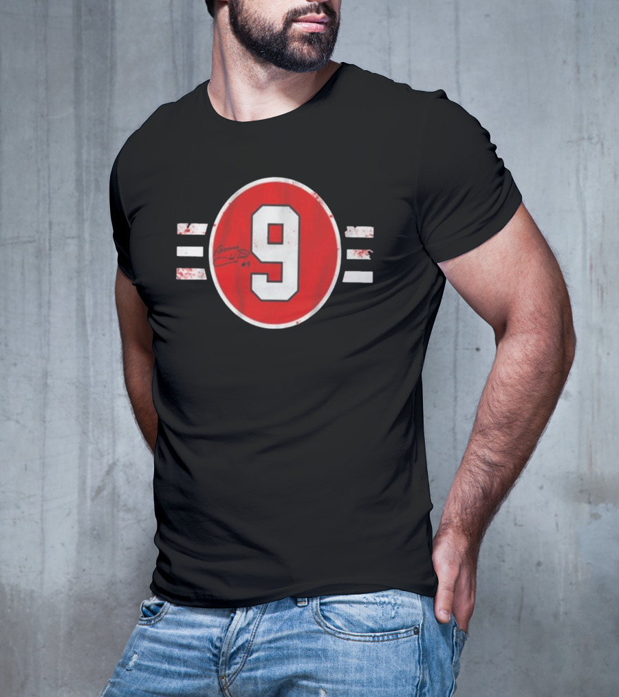 Chicago Blackhawks Bobby Hull Signed Number 9 T-Shirt