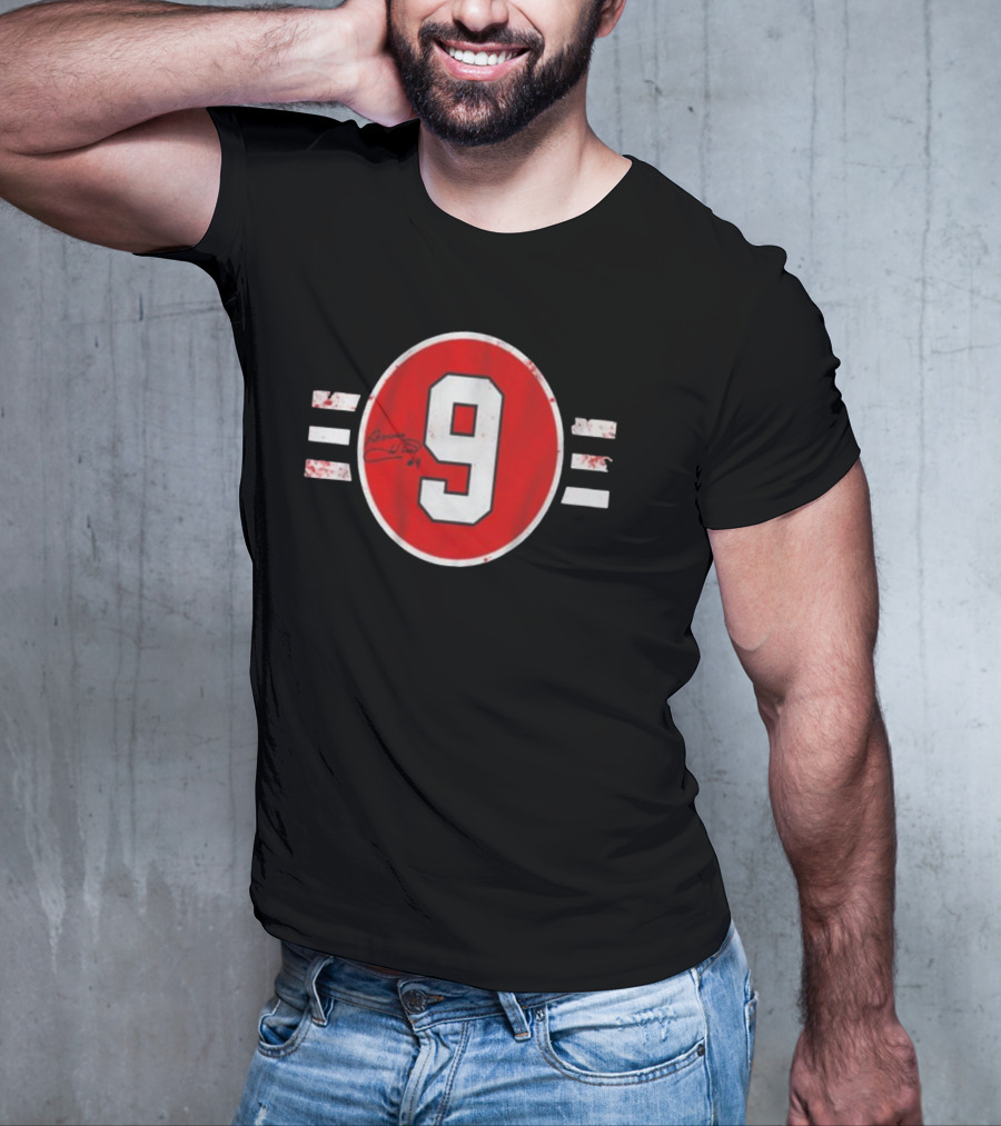 Chicago Blackhawks Bobby Hull Signed Number 9 T-Shirt
