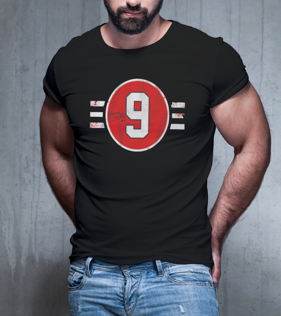 Chicago Blackhawks Bobby Hull Signed Number 9 T-Shirt