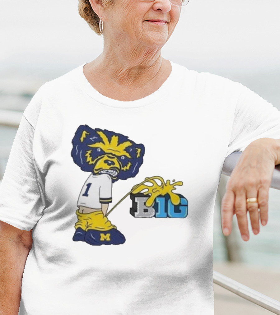 MI Wolverine Mascot Pissing On Big Ten Logo T-Shirt