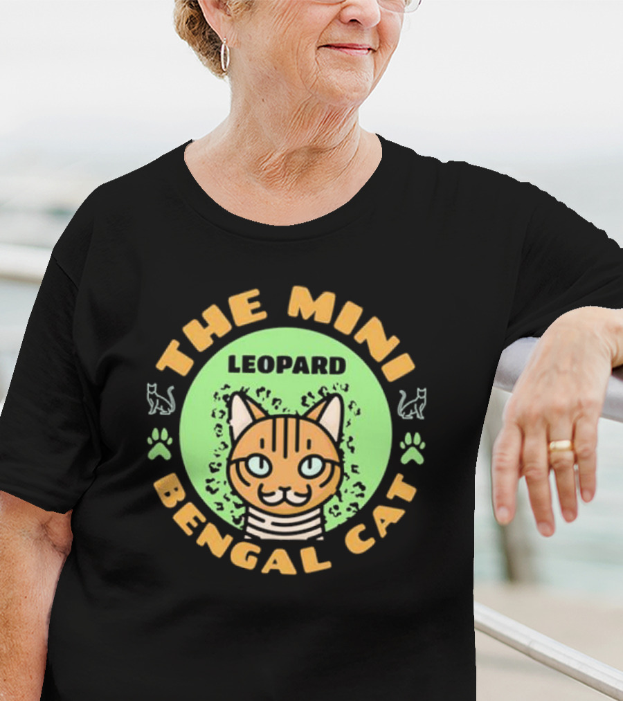 THE MINI LEOPARD BENGAL CAT PAWS AND WHISKERS ICONS T-Shirt