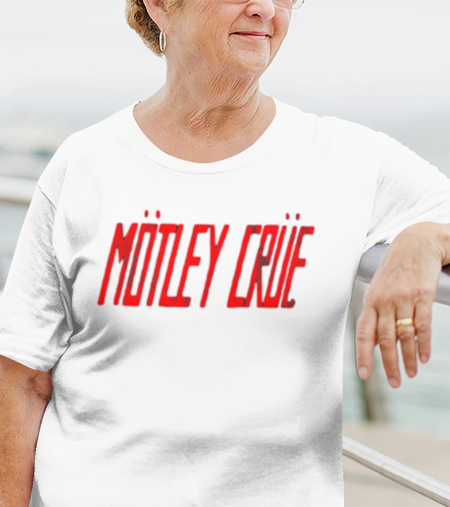 Mötley Crüe Vintage Black And Red Distressed Band T-Shirt