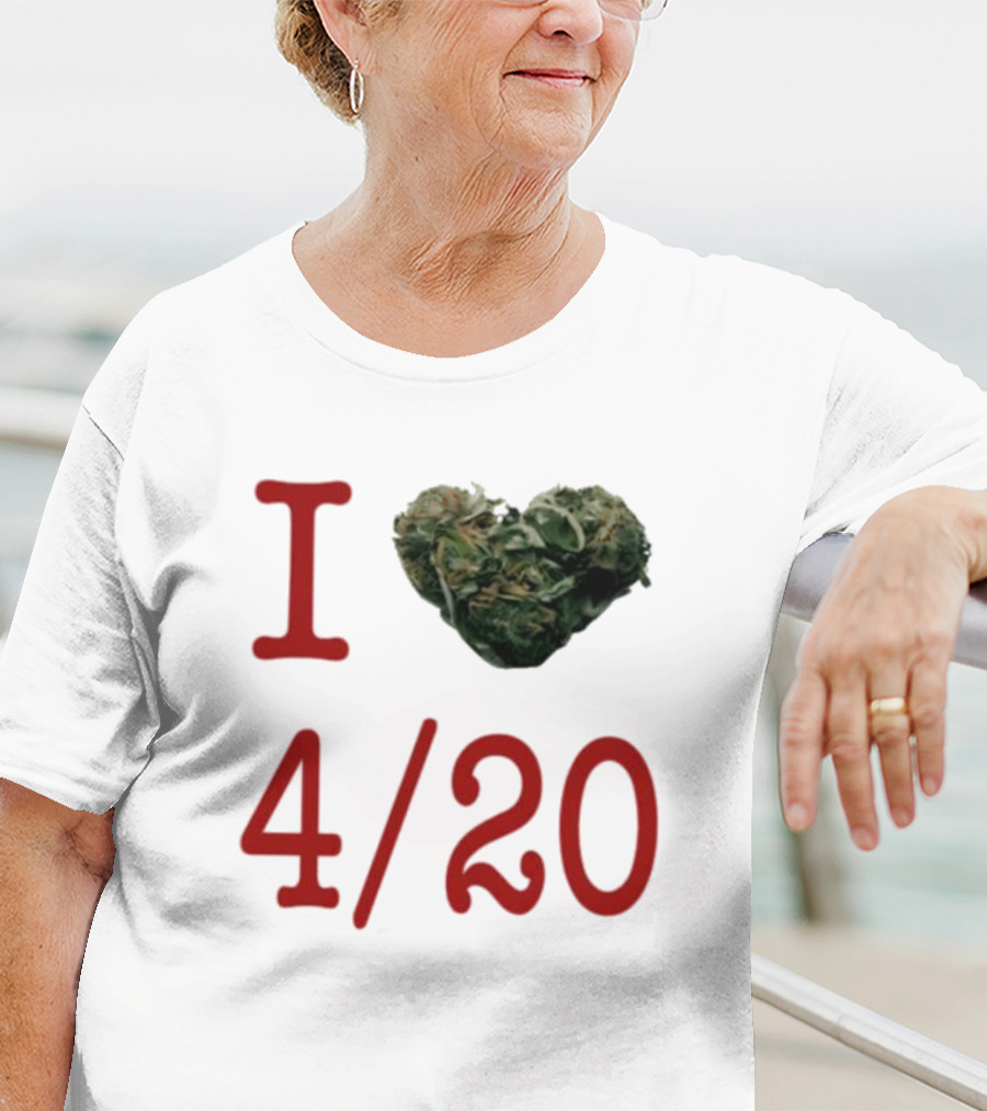 Rihanna Wearing I Heart 4/20 Day T-Shirt