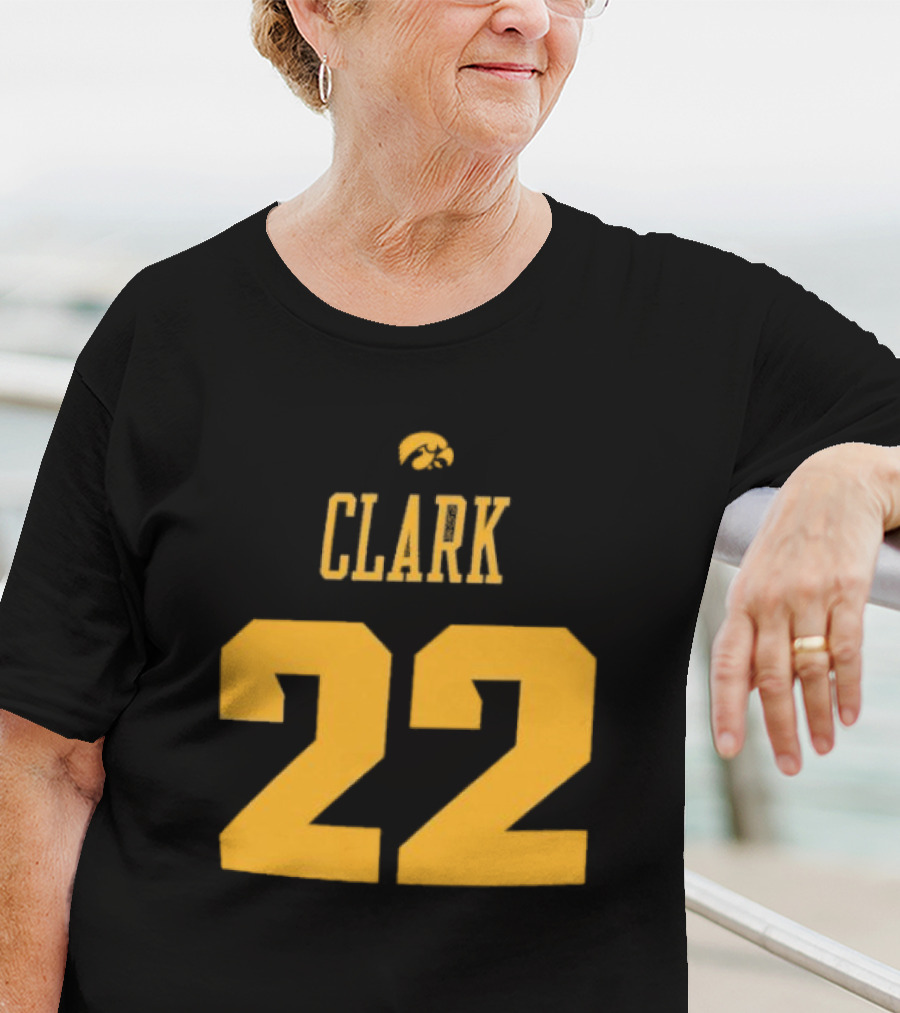 Caitlin Clark Iowa Hawkeyes 22 Record Breaking T-Shirt