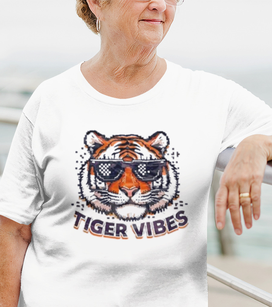 Tiger Vibes Sunglasses Cool Tiger Face T-Shirt