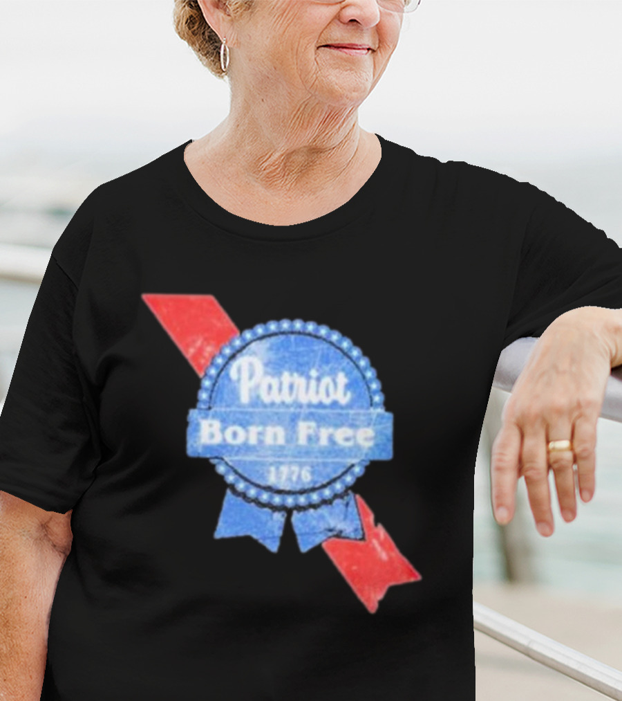 Patriot Born Free 1776 Badge With Red White Blue Ribbon Motif T-Shirt