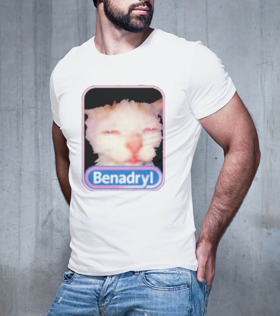 K45ink Benadryl Meme Cat Face Close-Up T-Shirt