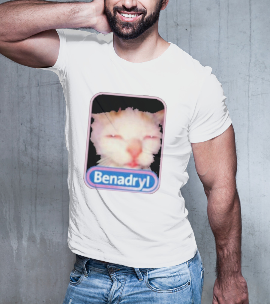 K45ink Benadryl Meme Cat Face Close-Up T-Shirt