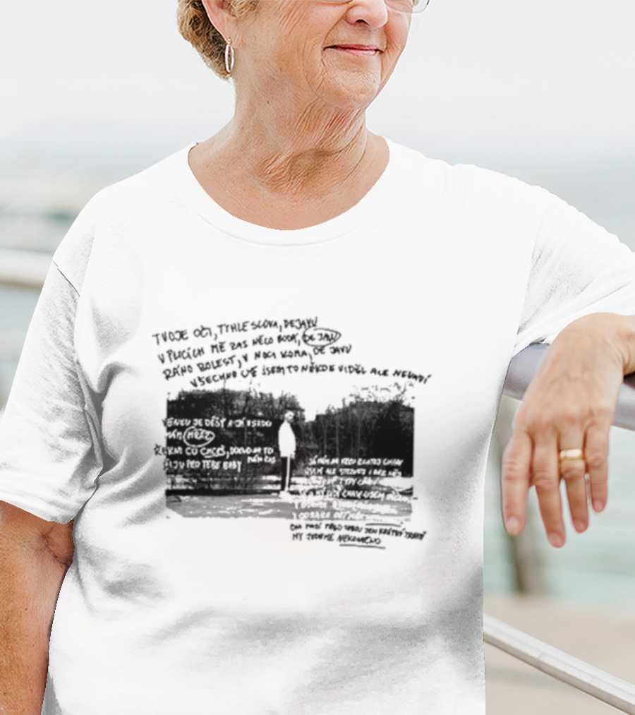 Viktor Sheen Černobílej Svět Text Illustration With Trees And Figure T-Shirt