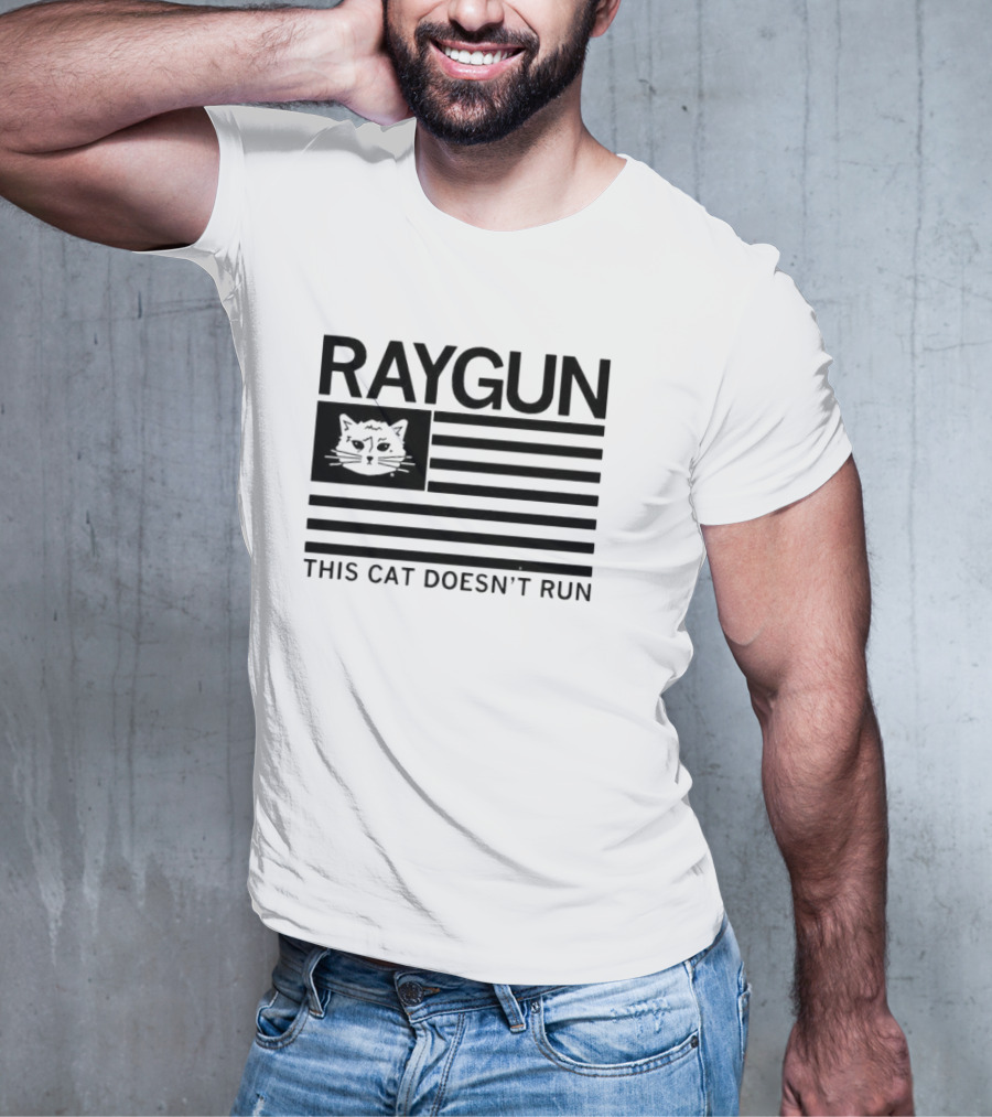 Raygun Cat Face Flag This Cat Doesn’t Run T-Shirt