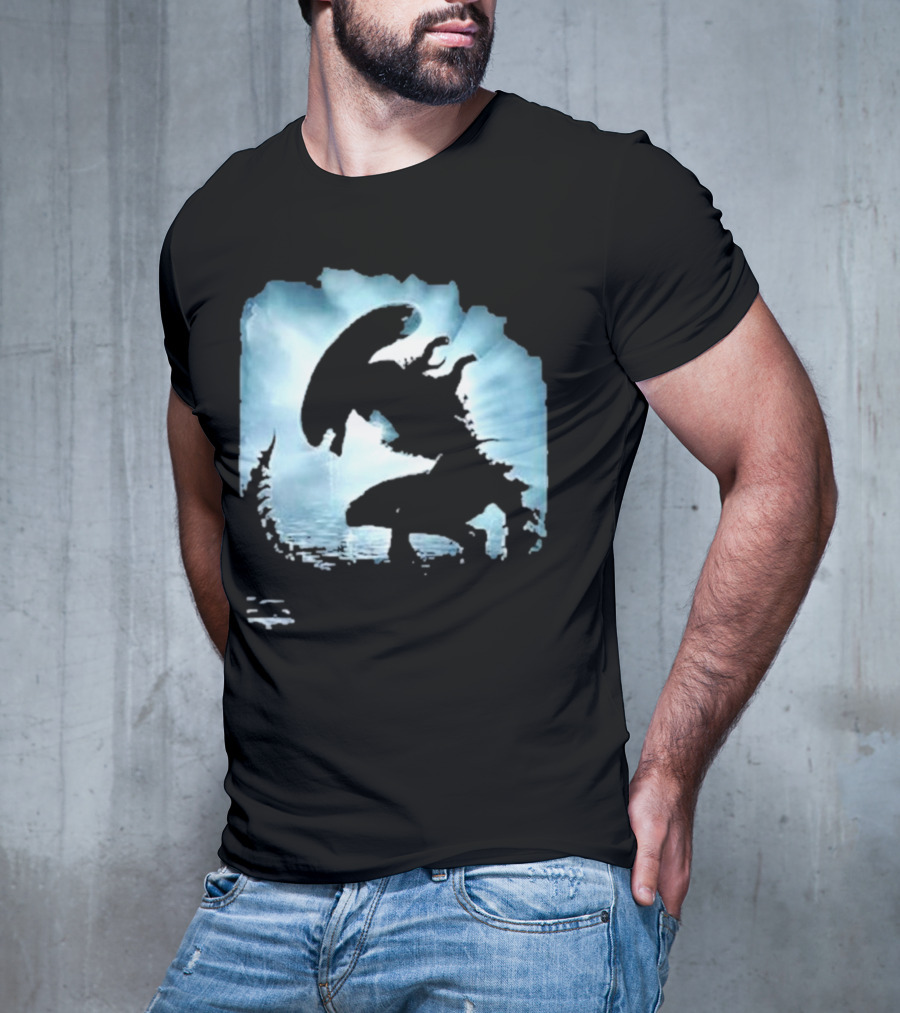 Alien Romulus Silhouette Against Oceanic Horizon 89 Rotten Tomatoes Debut T-Shirt