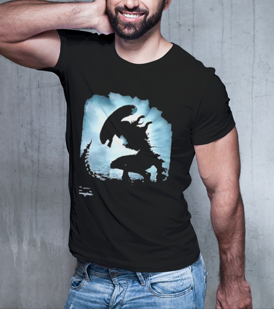Alien Romulus Silhouette Against Oceanic Horizon 89 Rotten Tomatoes Debut T-Shirt