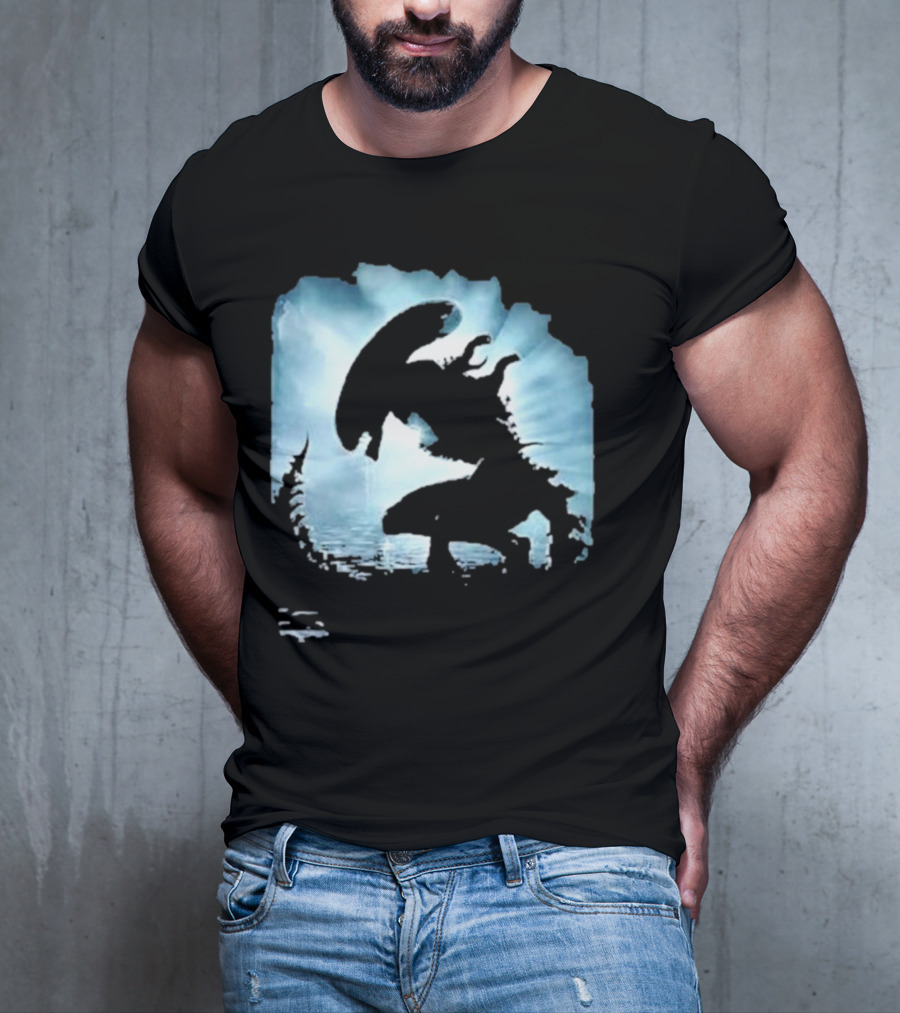 Alien Romulus Silhouette Against Oceanic Horizon 89 Rotten Tomatoes Debut T-Shirt