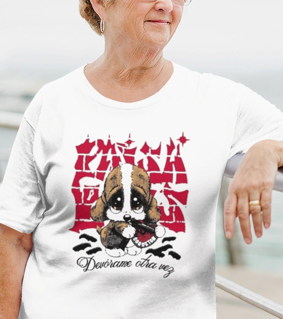 Coqueton Graffiti Style Devorame Otra Vez Puppy Holding Heart T-Shirt