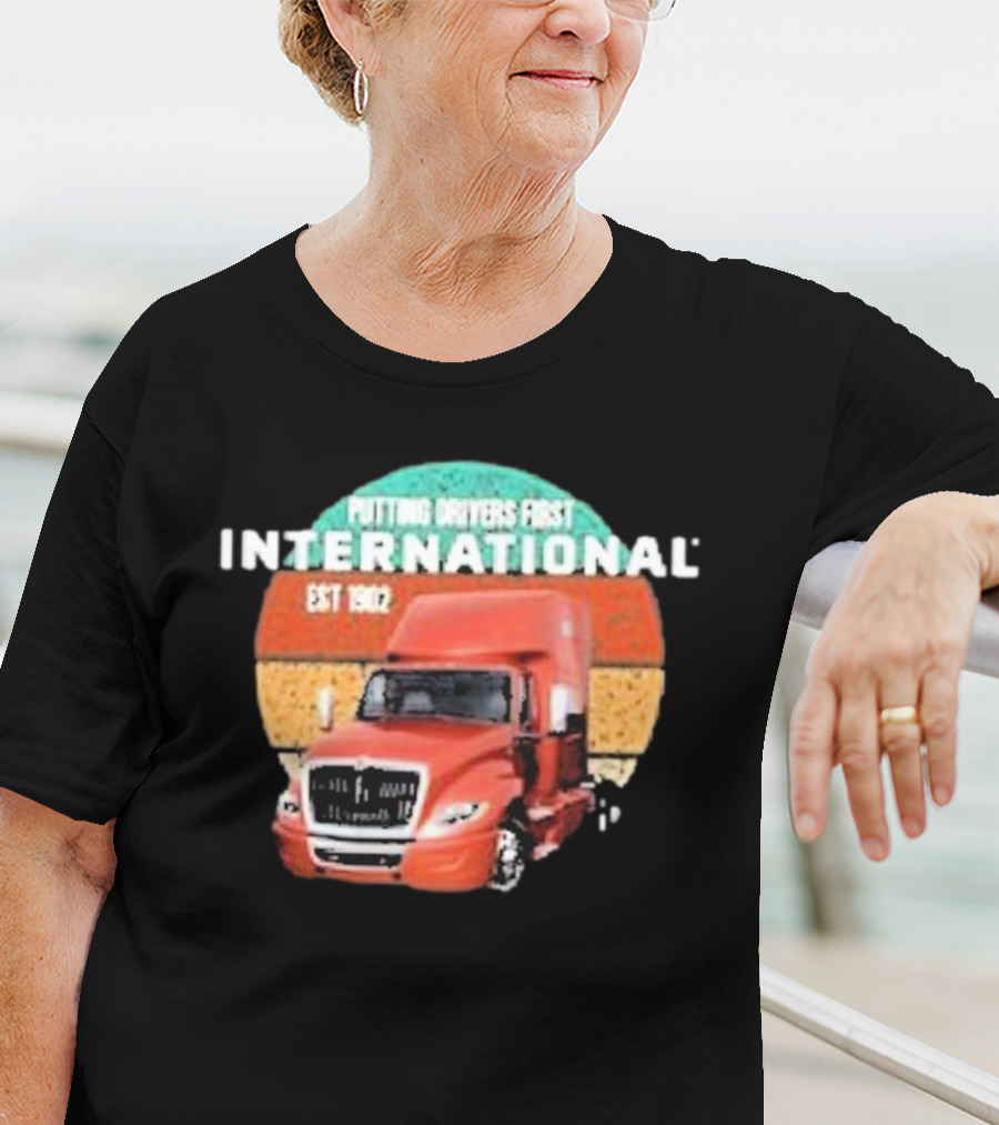 PUTTING DRIVERS FIRST INTERNATIONAL EST 1902 TRUCK DRIVER APPRECIATION T-Shirt