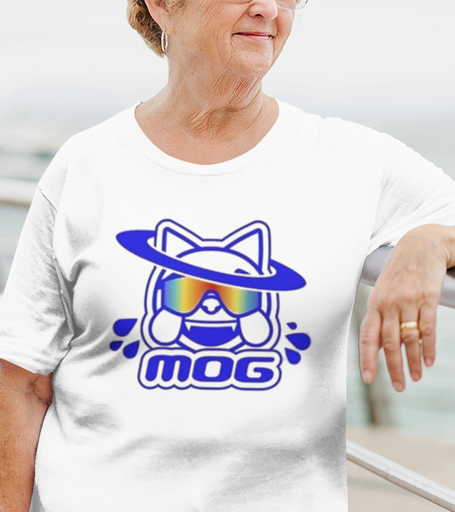 Mog Rainbow Gradient Spectacles Cat With Blue Outline Orbital Halo T-Shirt