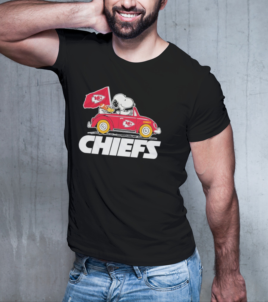 Snoopy Kansas City Chiefs Car With Flag T-Shirt