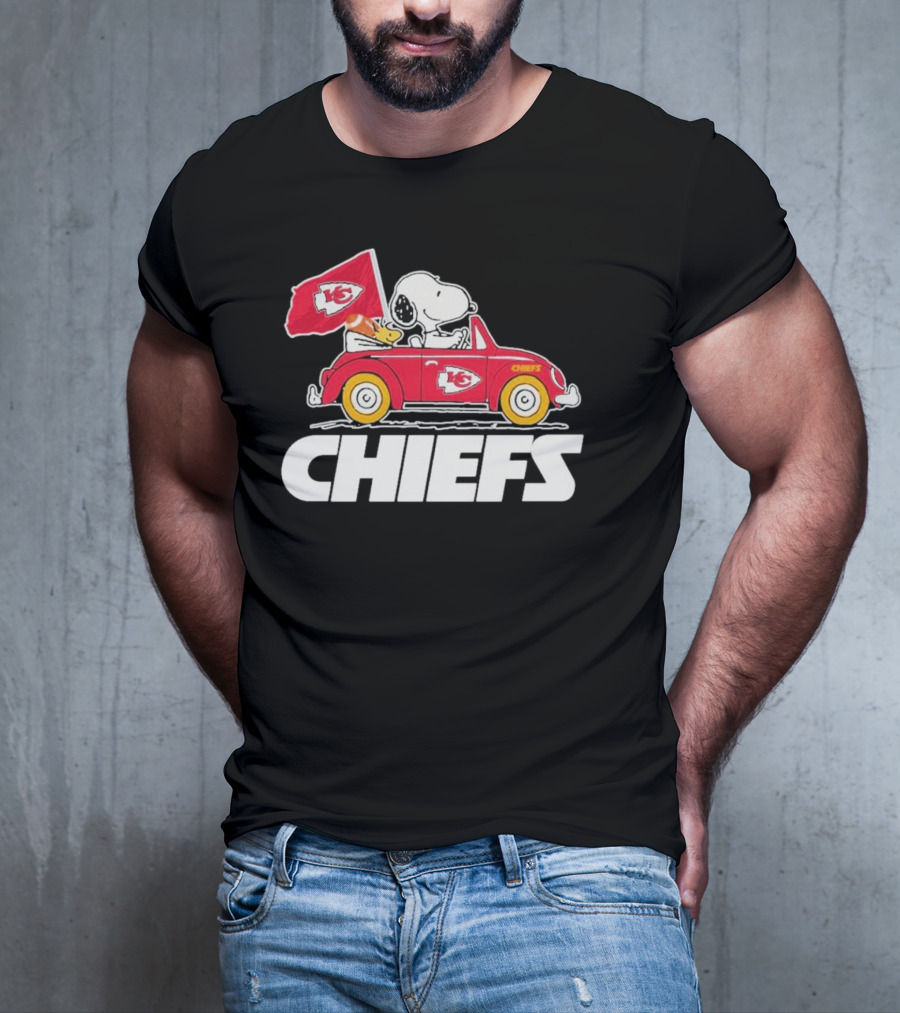 Snoopy Kansas City Chiefs Car With Flag T-Shirt