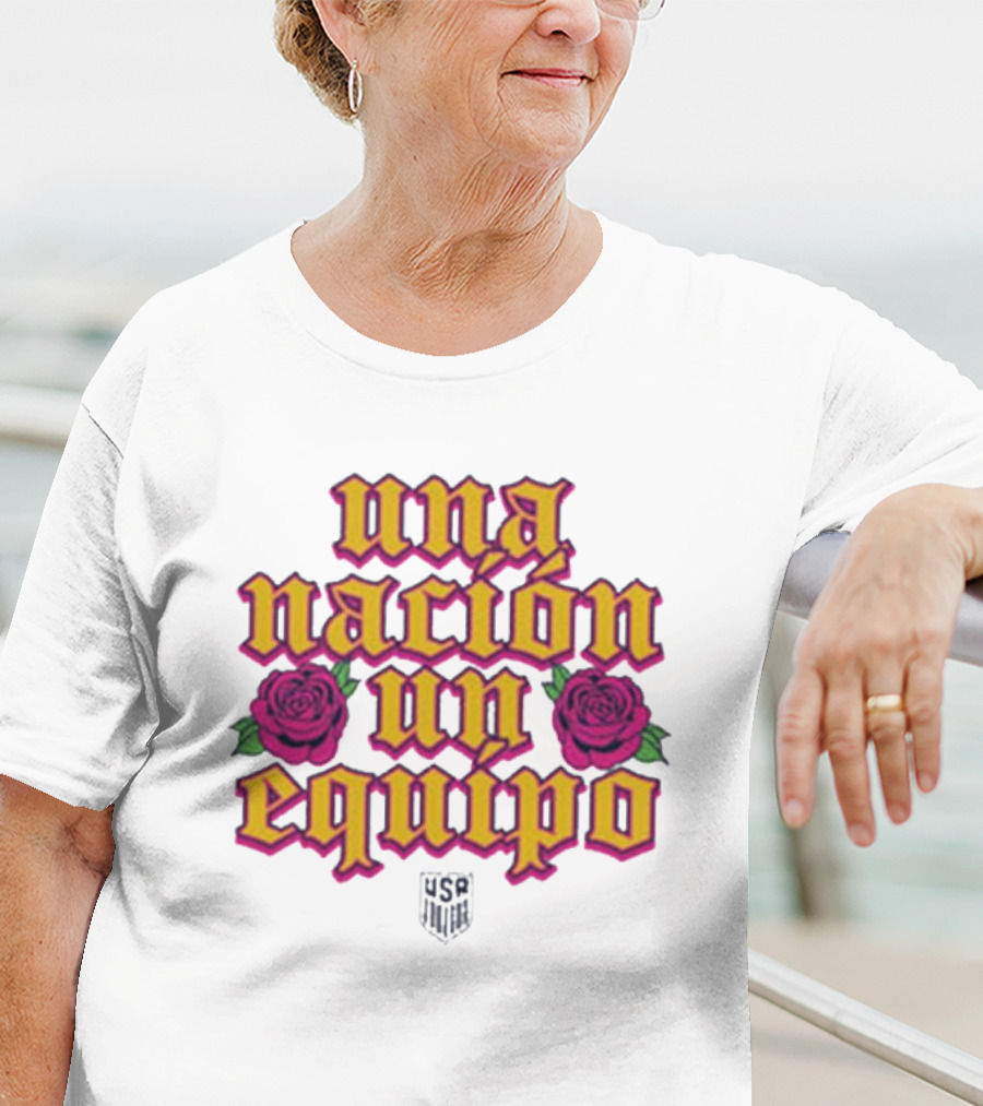 USA Hispanic Heritage Una Nación Un Equipo Roses T-Shirt