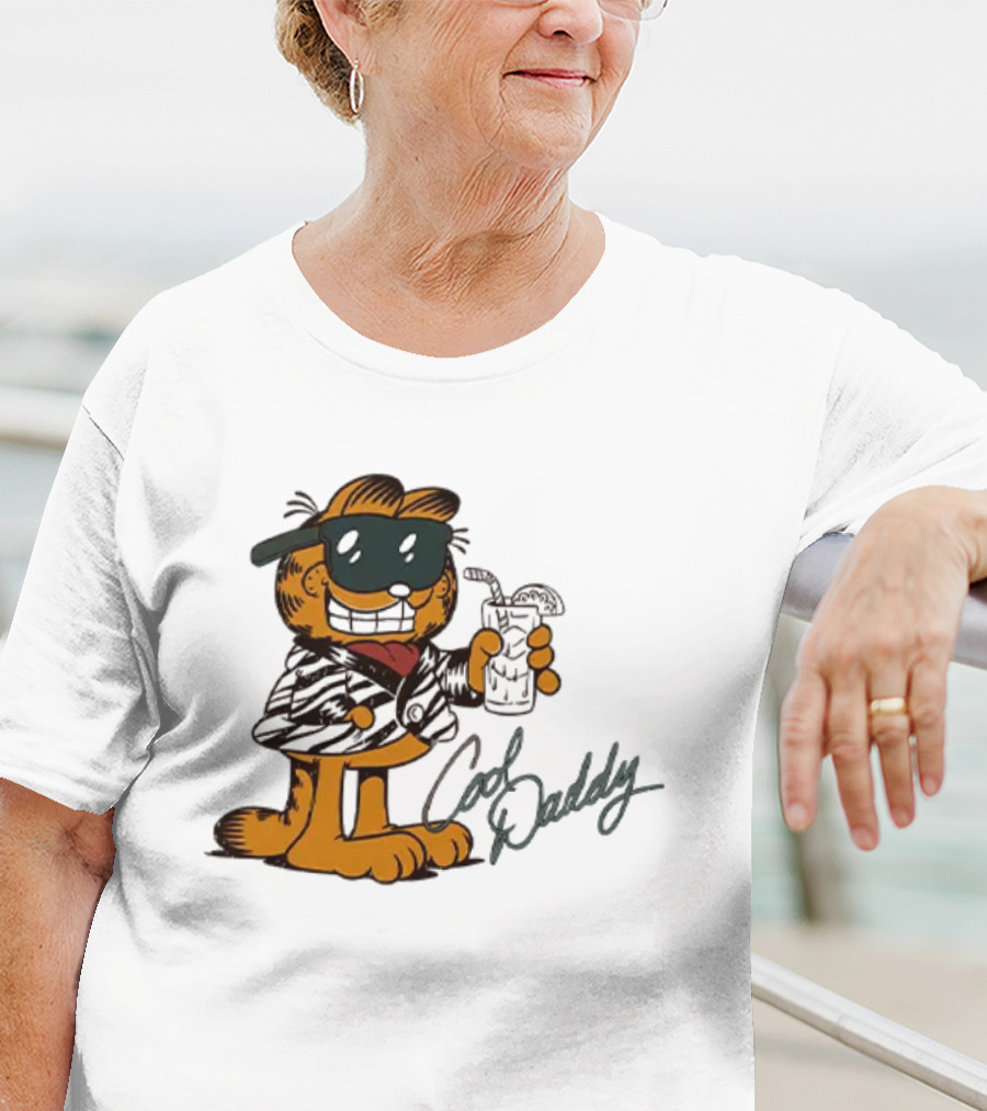 Garfield Cool Daddy Sunglasses Drink T-Shirt