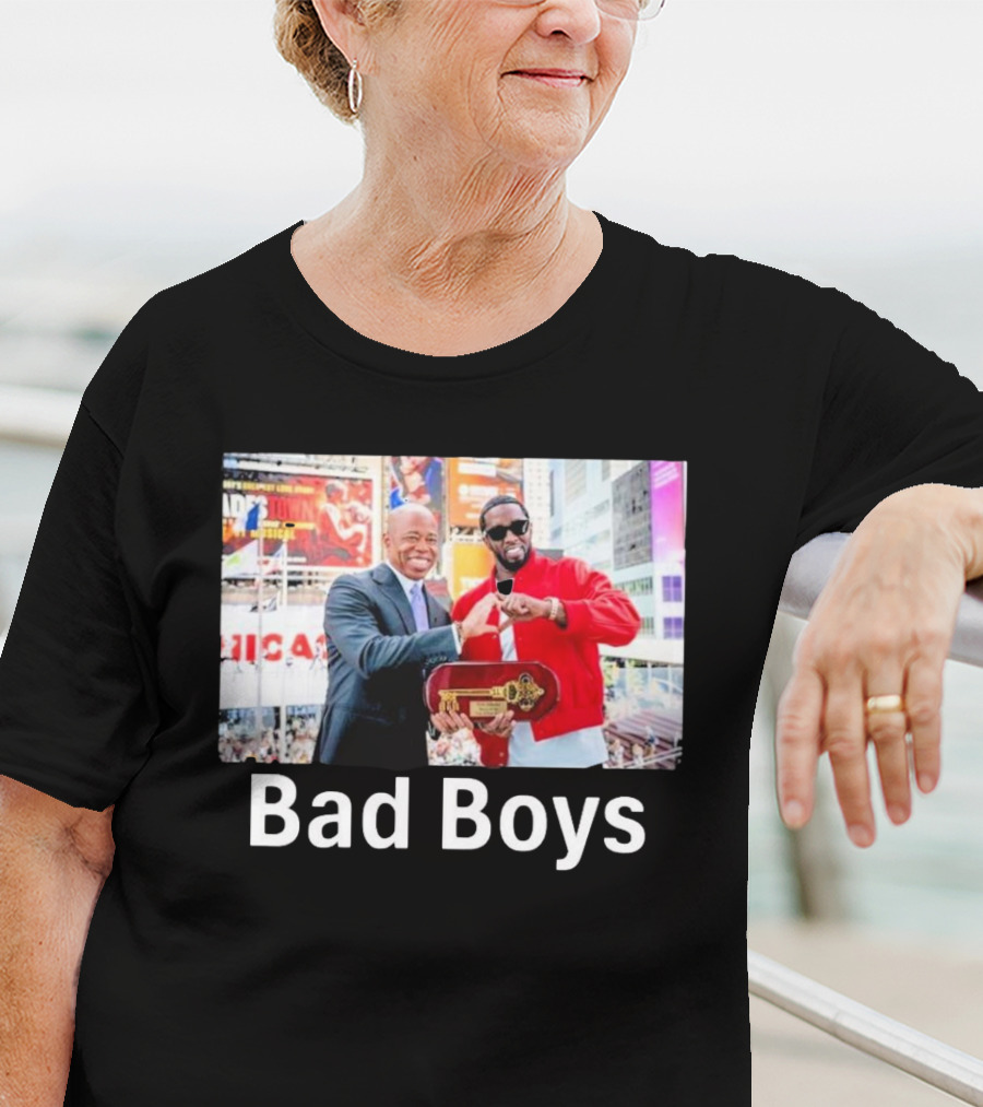 Bad Boys P Diddy And Eric Adams Key Exchange At Times Square Event T-Shirt