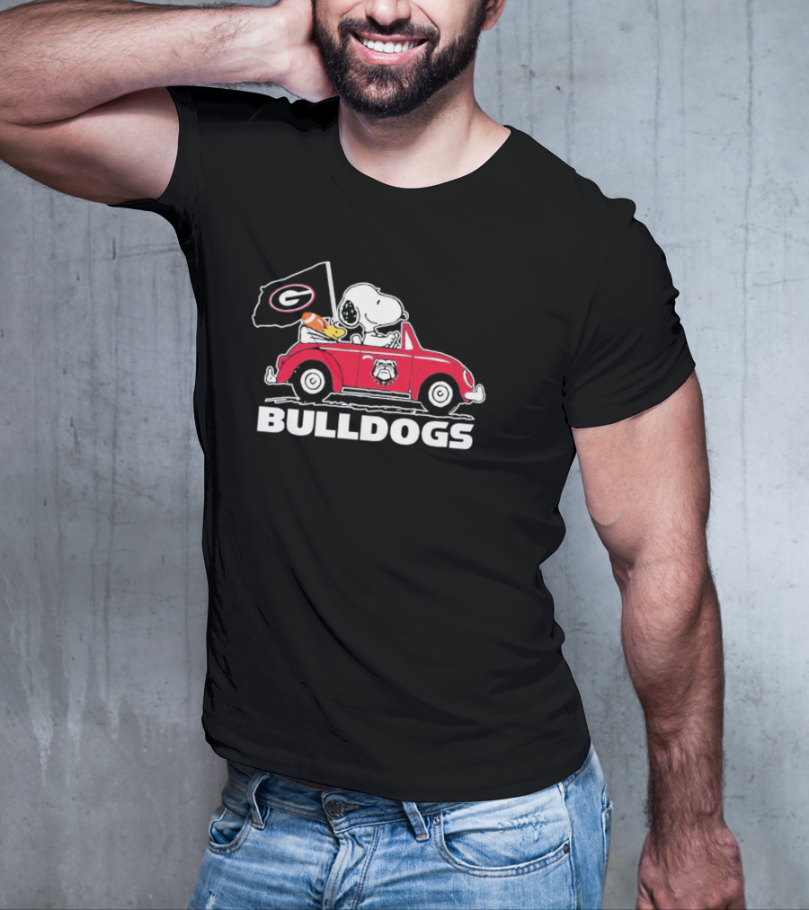 Snoopy And Woodstock Driving Georgia Bulldogs Car With Flag T-Shirt