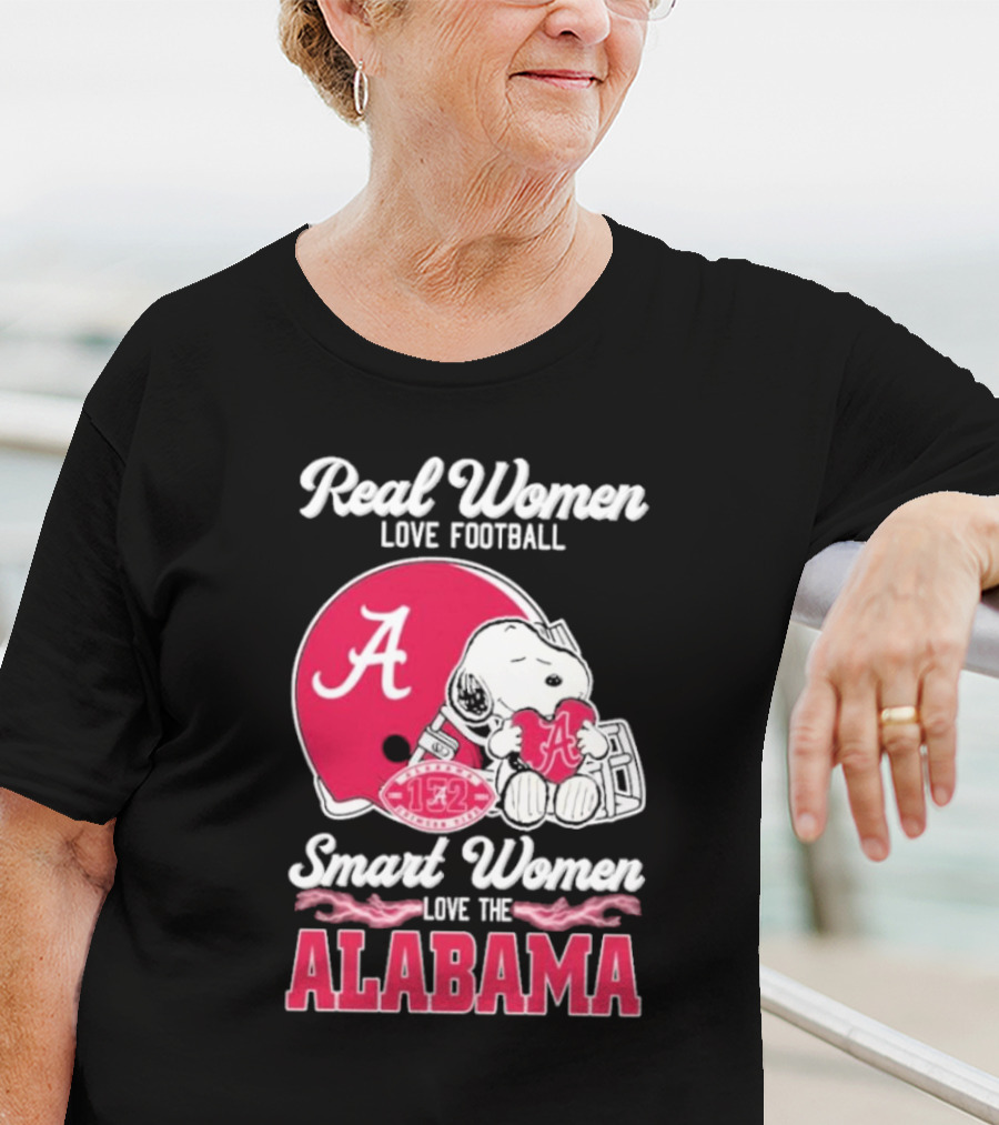 Real Women Love Football Smart Women Love The Alabama Crimson Tide 132 Season Snoopy Helmet T-Shirt