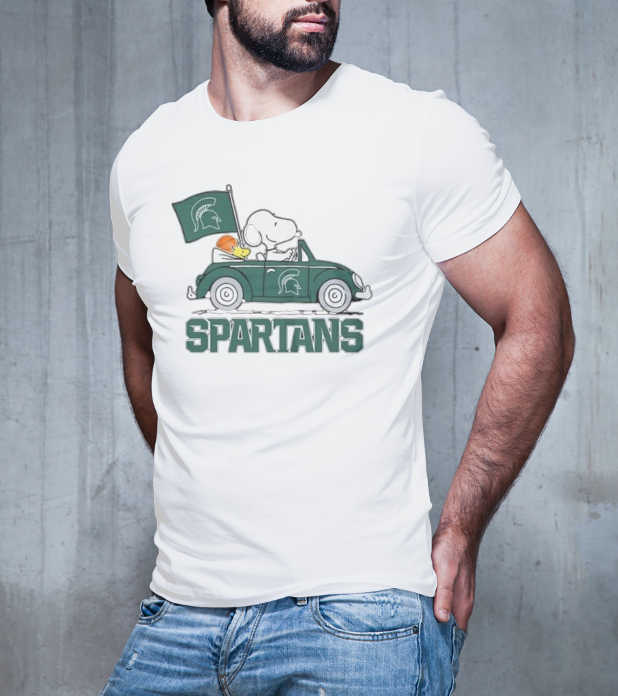 Spartans Peanuts Snoopy Woodstock Car Cartoon Sports T-Shirt