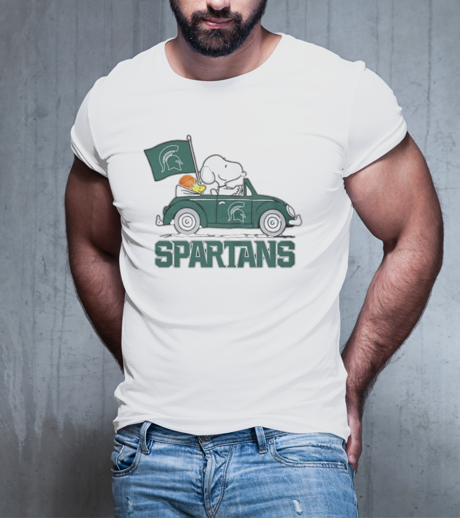 Spartans Peanuts Snoopy Woodstock Car Cartoon Sports T-Shirt