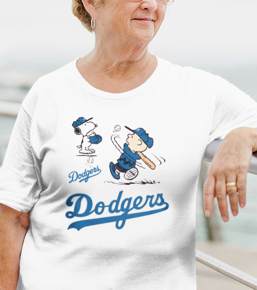 Los Angeles Dodgers Snoopy Cartoon Baseball Sports T-Shirt