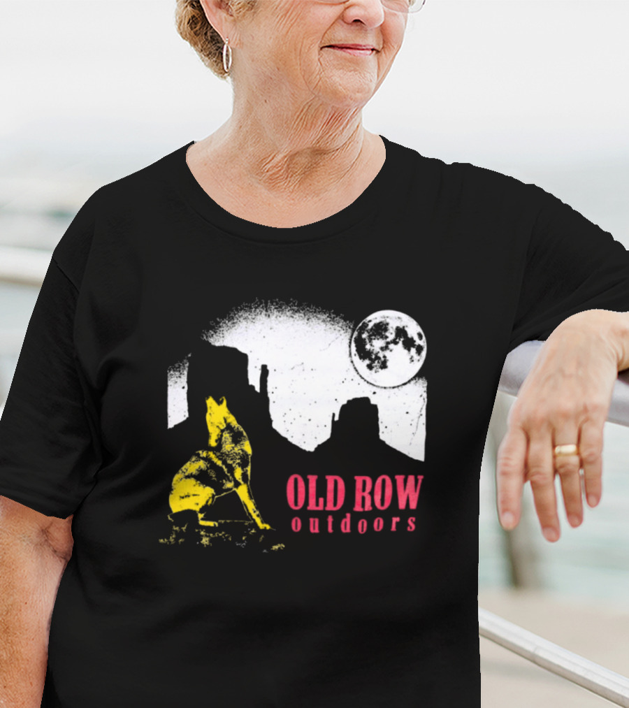 Old Row Outdoors Coyote Moon Silhouette Desert Scene T-Shirt
