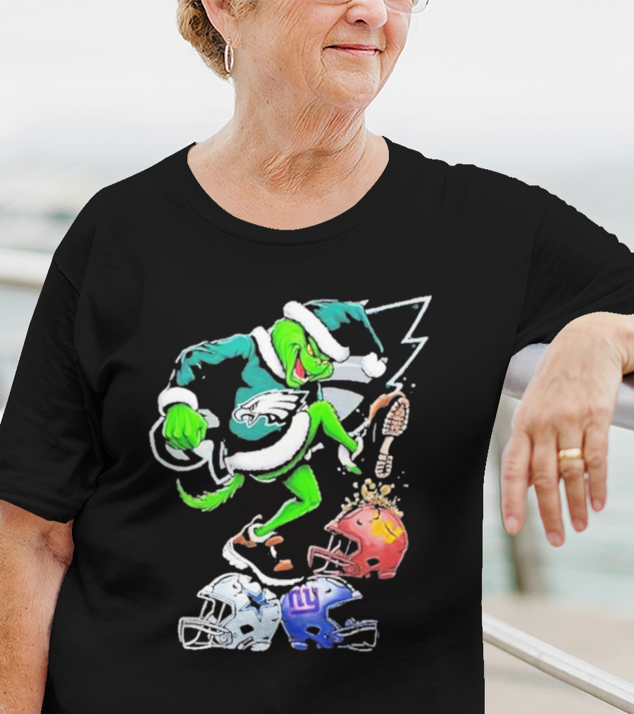 Grinch Philadelphia Eagles Crushing NFL Team Helmets T-Shirt