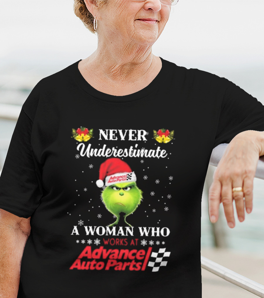 Never Underestimate A Woman Who Works At Advance Auto Parts Grinch Christmas T-Shirt