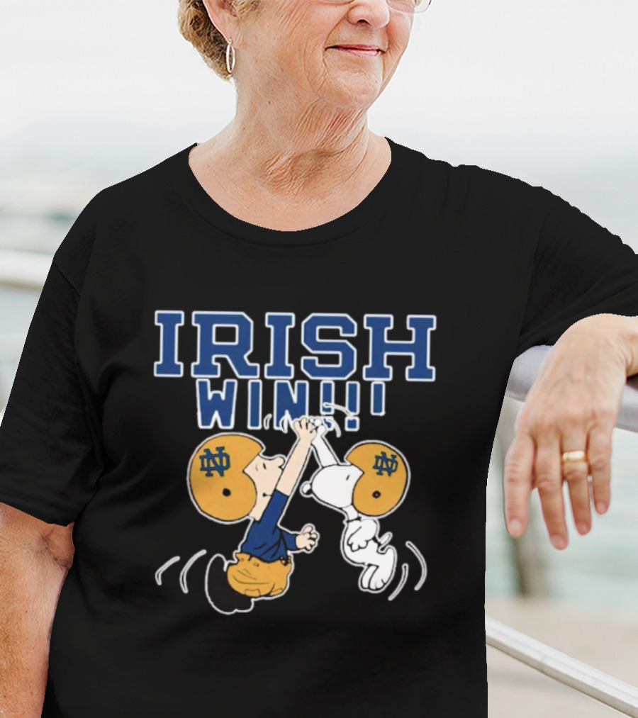 Charlie And Snoopy High Five Notre Dame Fighting Irish Win T-Shirt
