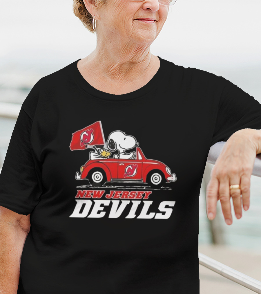 Snoopy And Woodstock Driving Car With New Jersey Devils Flag T-Shirt