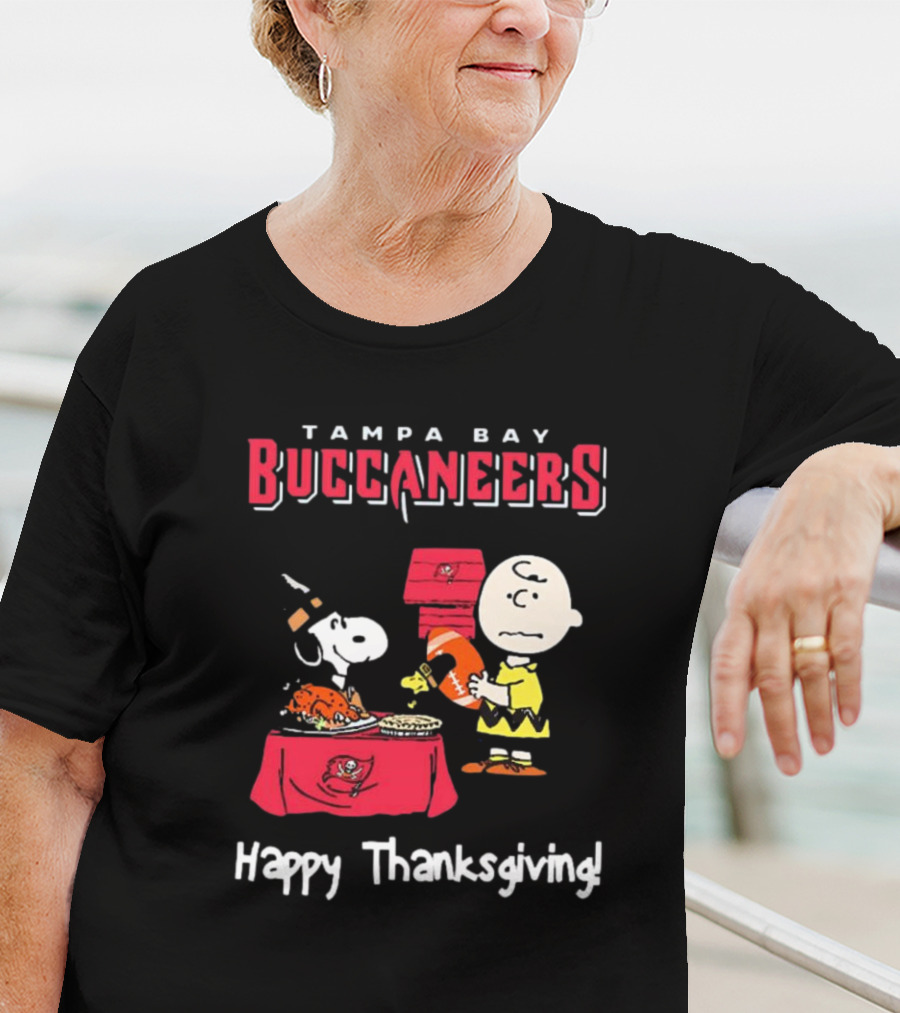 Tampa Bay Buccaneers Peanuts Happy Thanksgiving Football T-Shirt