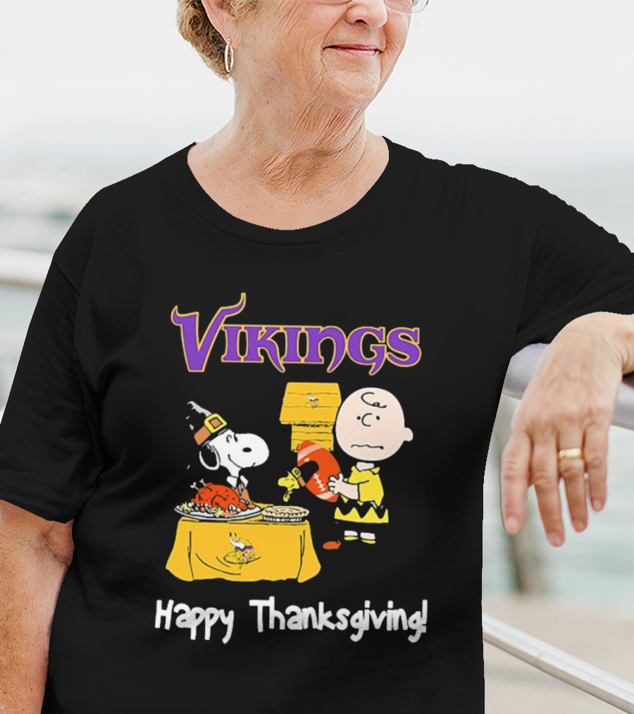 Peanuts Minnesota Vikings NFL Football Snoopy Charlie Brown Happy Thanksgiving T-Shirt