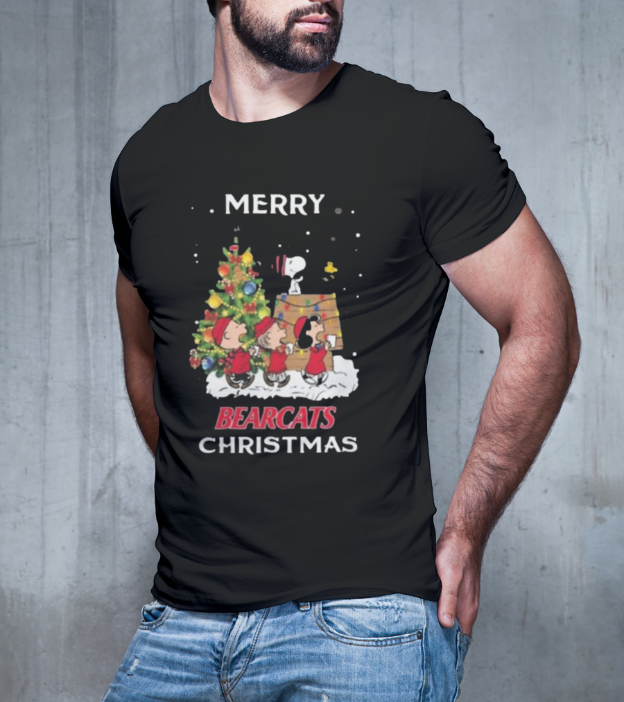Cincinnati Bearcats Snoopy Friends Merry Christmas T-Shirt