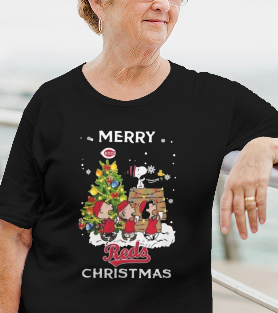 Merry Reds Christmas Cincinnati Snoopy And Friends T-Shirt