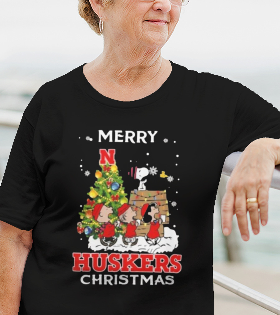 Merry Huskers Christmas Snoopy And Friends Nebraska Cornhuskers T-Shirt