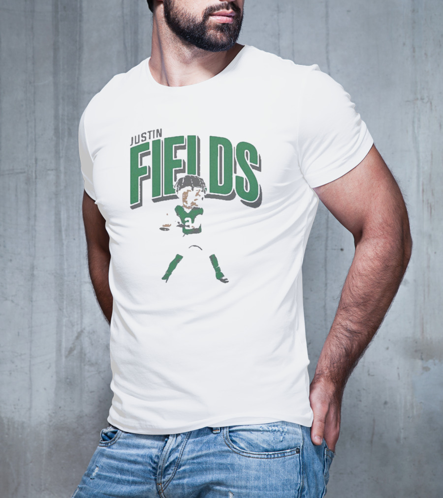 Justin Fields Caricature Greens And Grays Dynamic Pose T-Shirt