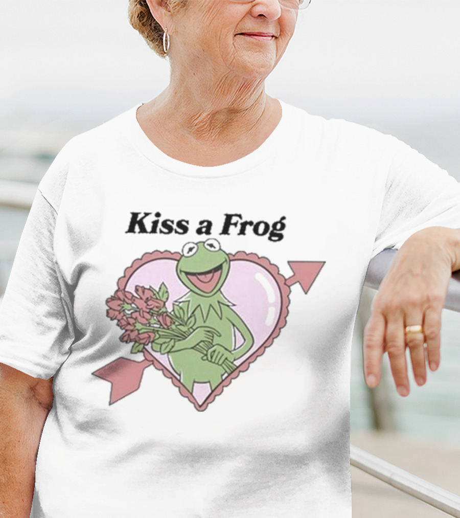 Kiss A Frog Kermit Heart And Roses T-Shirt