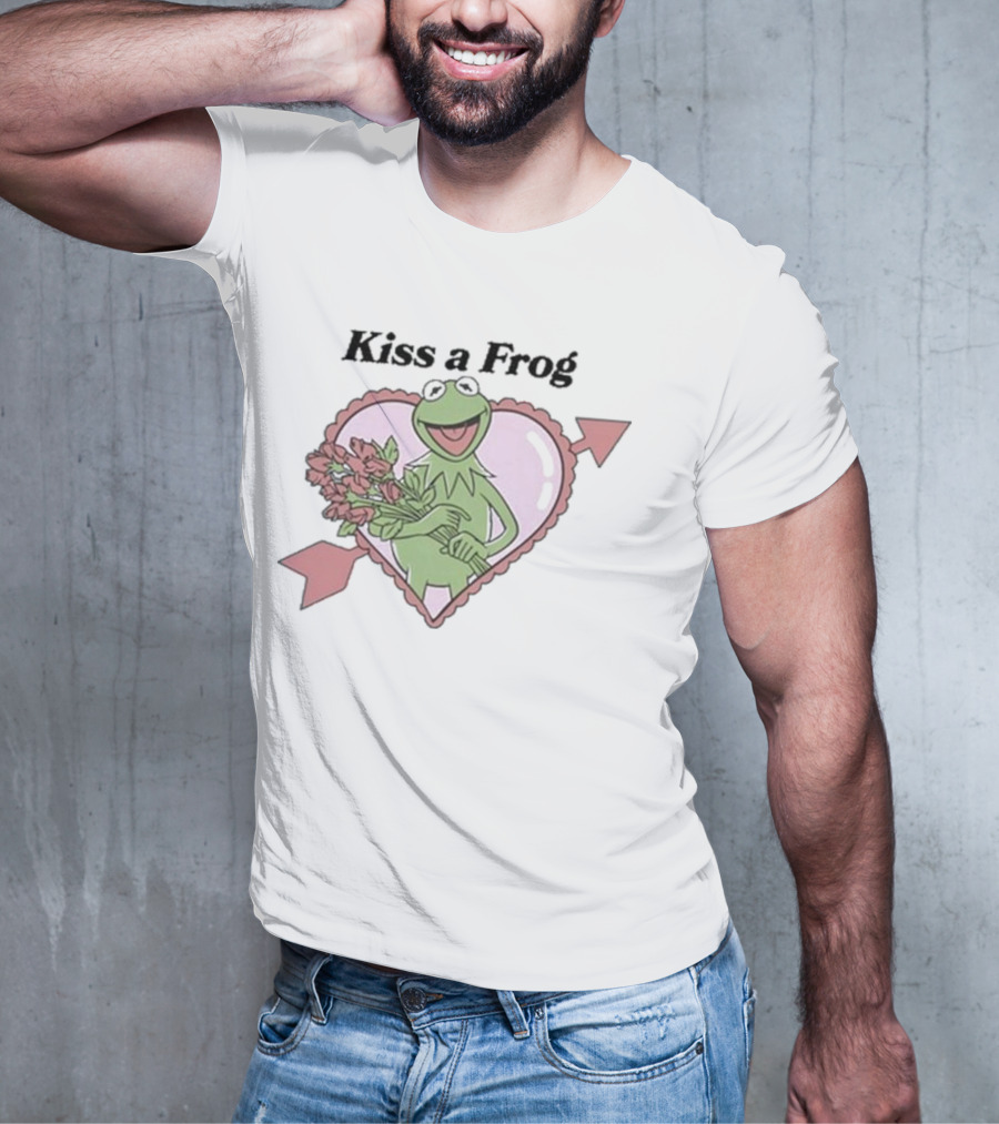 Kiss A Frog Kermit Heart And Roses T-Shirt