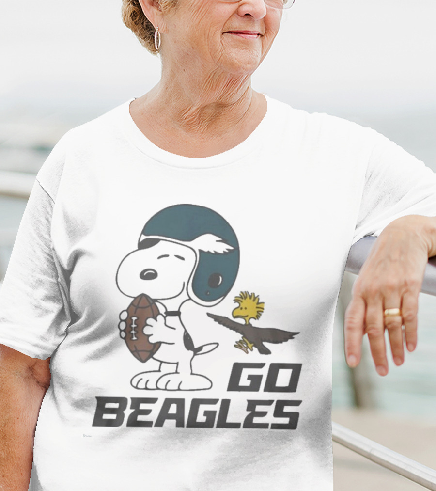 Peanuts Go Beagles Football Snoopy Woodstock Helmet Icon T-Shirt